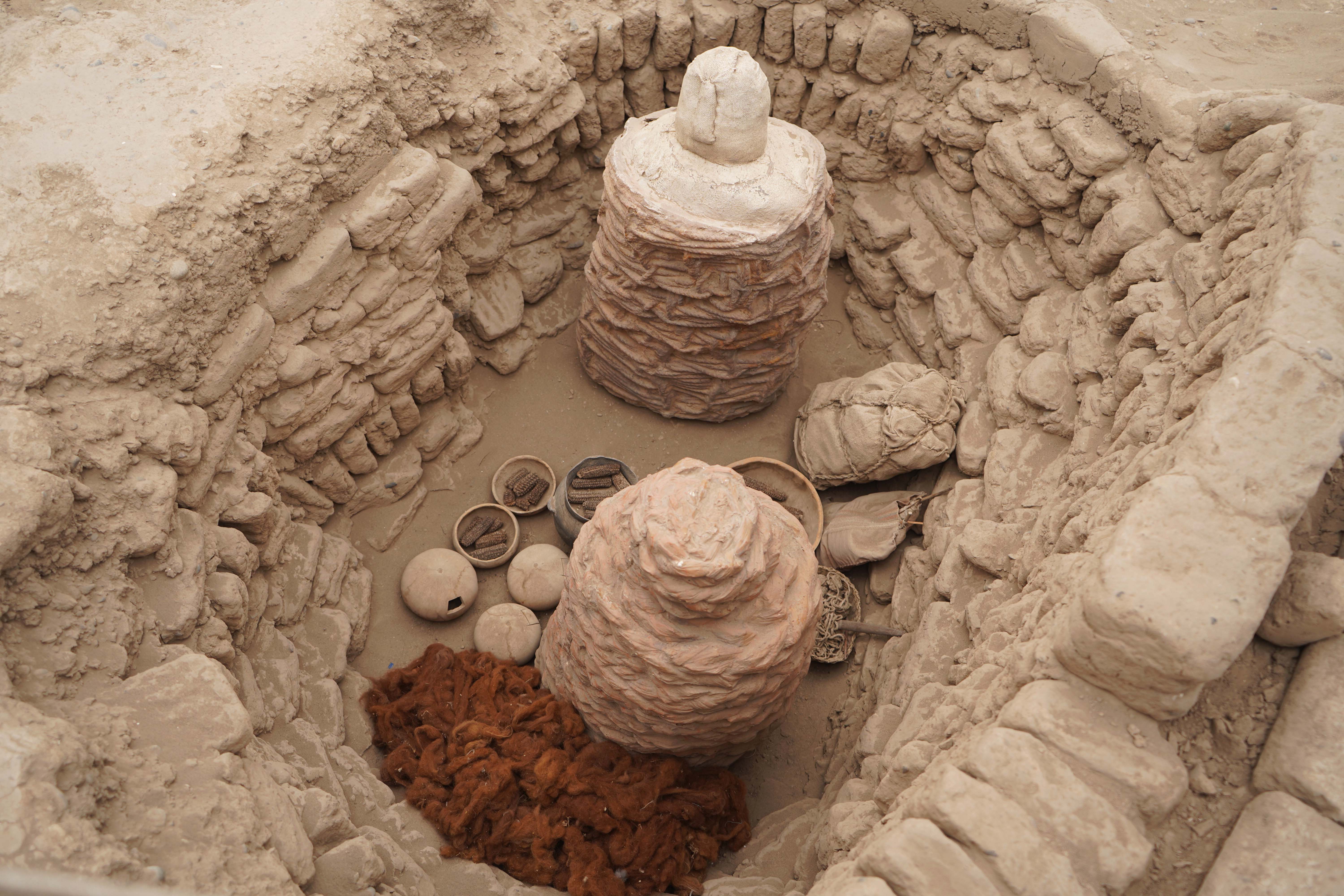lima-peru-huaca-pucllana-pit