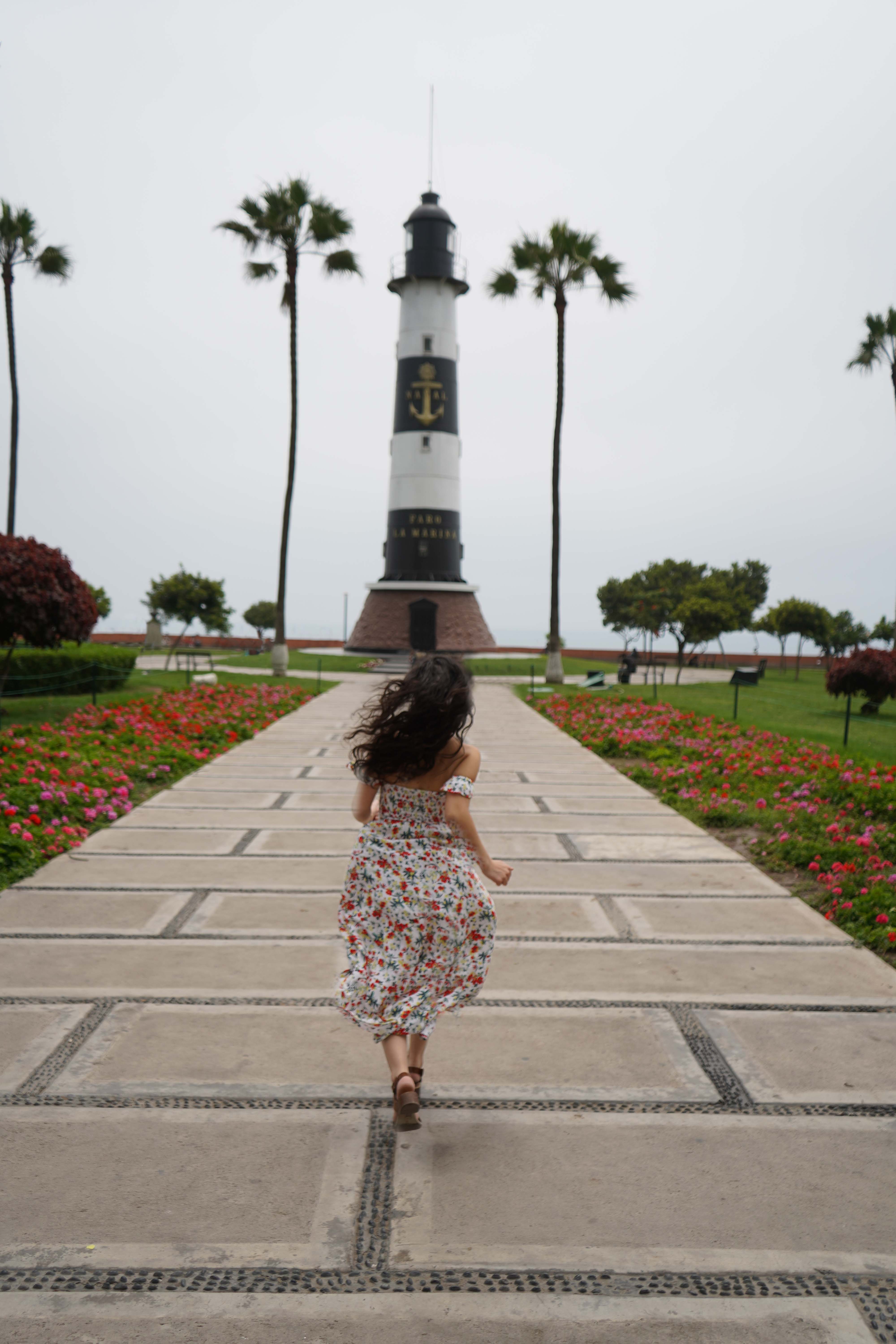 lima-peru-miraflores-lighthouse