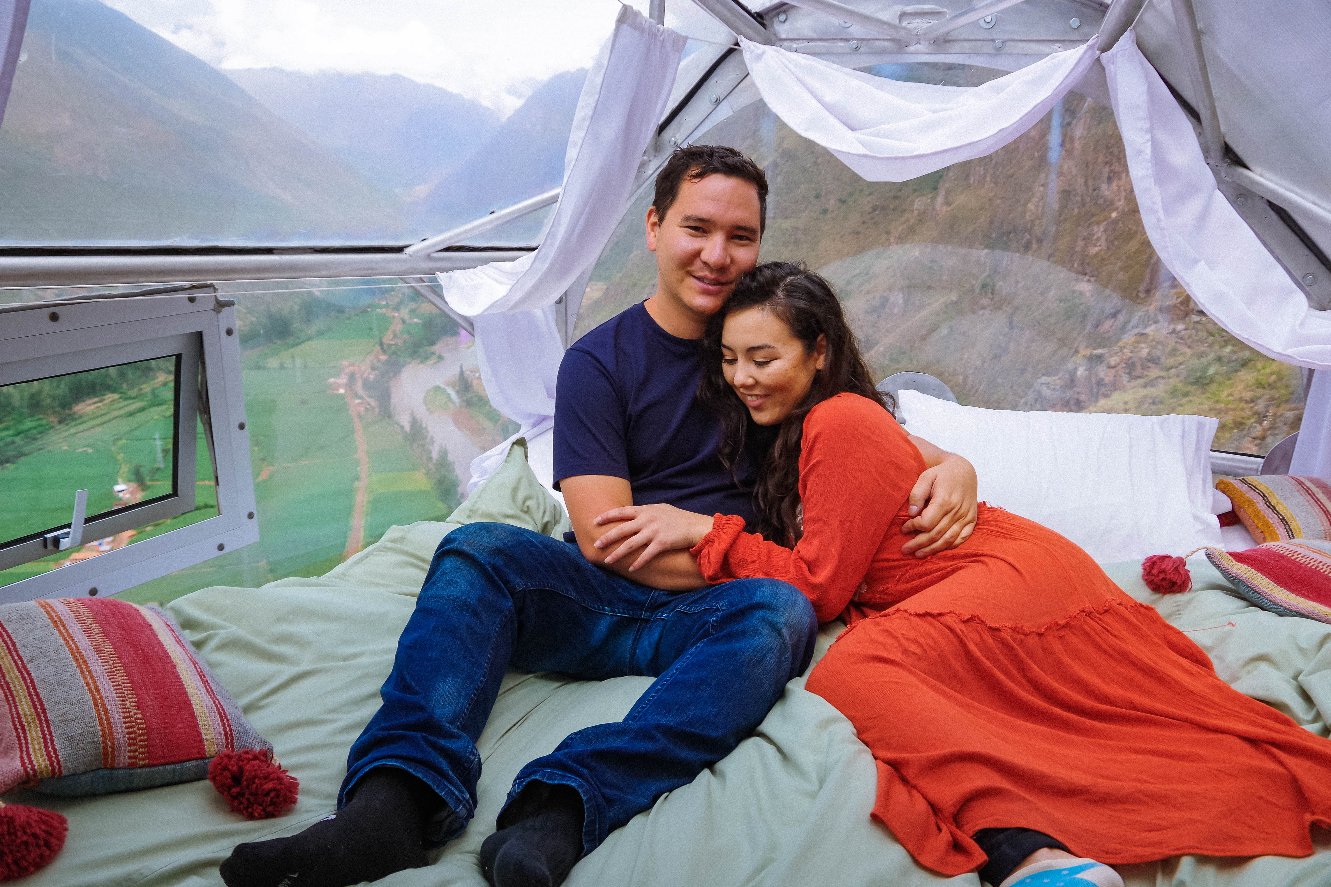 skylodge-cuddle-time-peru